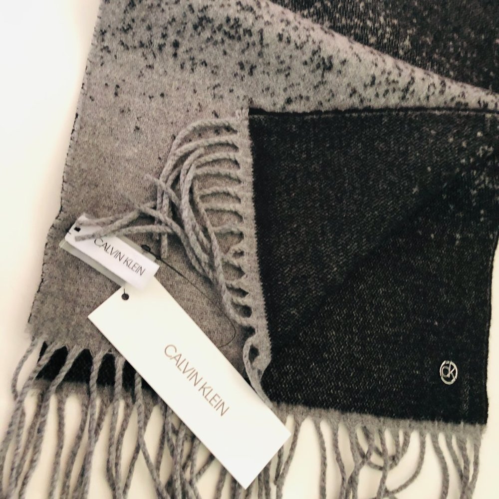 CALVIN KLEIN Ombre' Woven Muffler Scarf with 3 1/2" Fringe NWT - Picture 7 of 7